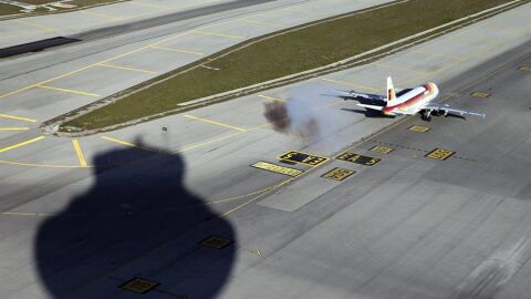 Un avi&oacute;n en Barajas
