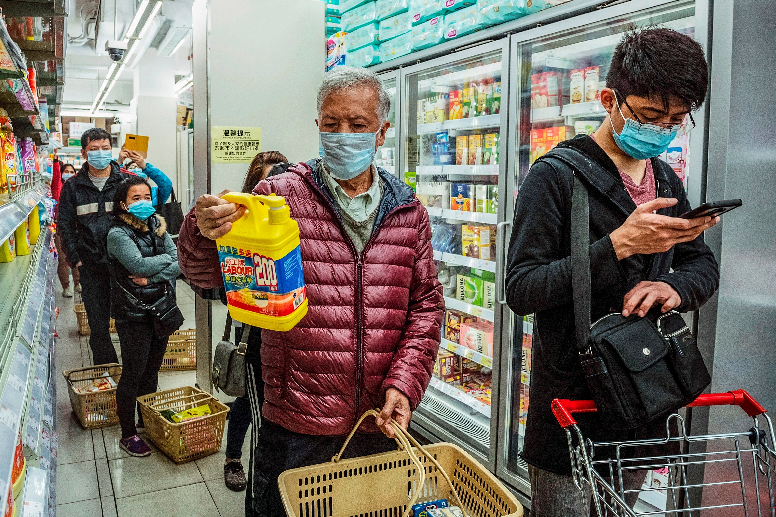 Coronavirus: Los ingresados en España permanecen estables y Sanidad insiste en que combatimos "un virus, no a un grupo de ciudadanos" Coronavirus: Los ingresados en España permanecen estables y Sanidad insiste en que combatimos "un virus, no a un grupo de ciudadanos"