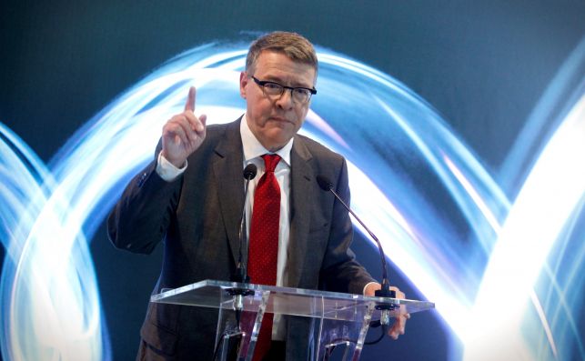 Quién es Jordi Sevilla, el exministro de Zapatero que lanzará un manifiesto con una alternativa a Sánchez Quién es Jordi Sevilla, el exministro de Zapatero que lanzará un manifiesto con una alternativa a Sánchez