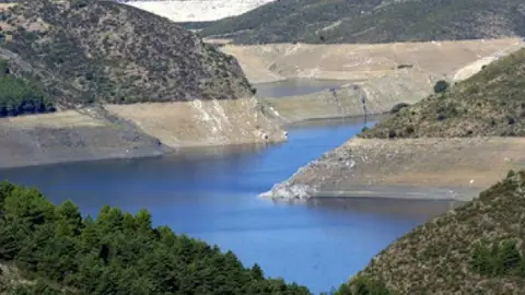 Embalse de Biscarrués Embalse de Biscarrués