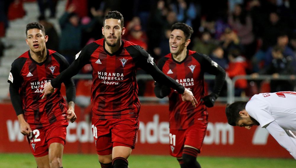 El Mirandés celebra su gol al Villarreal