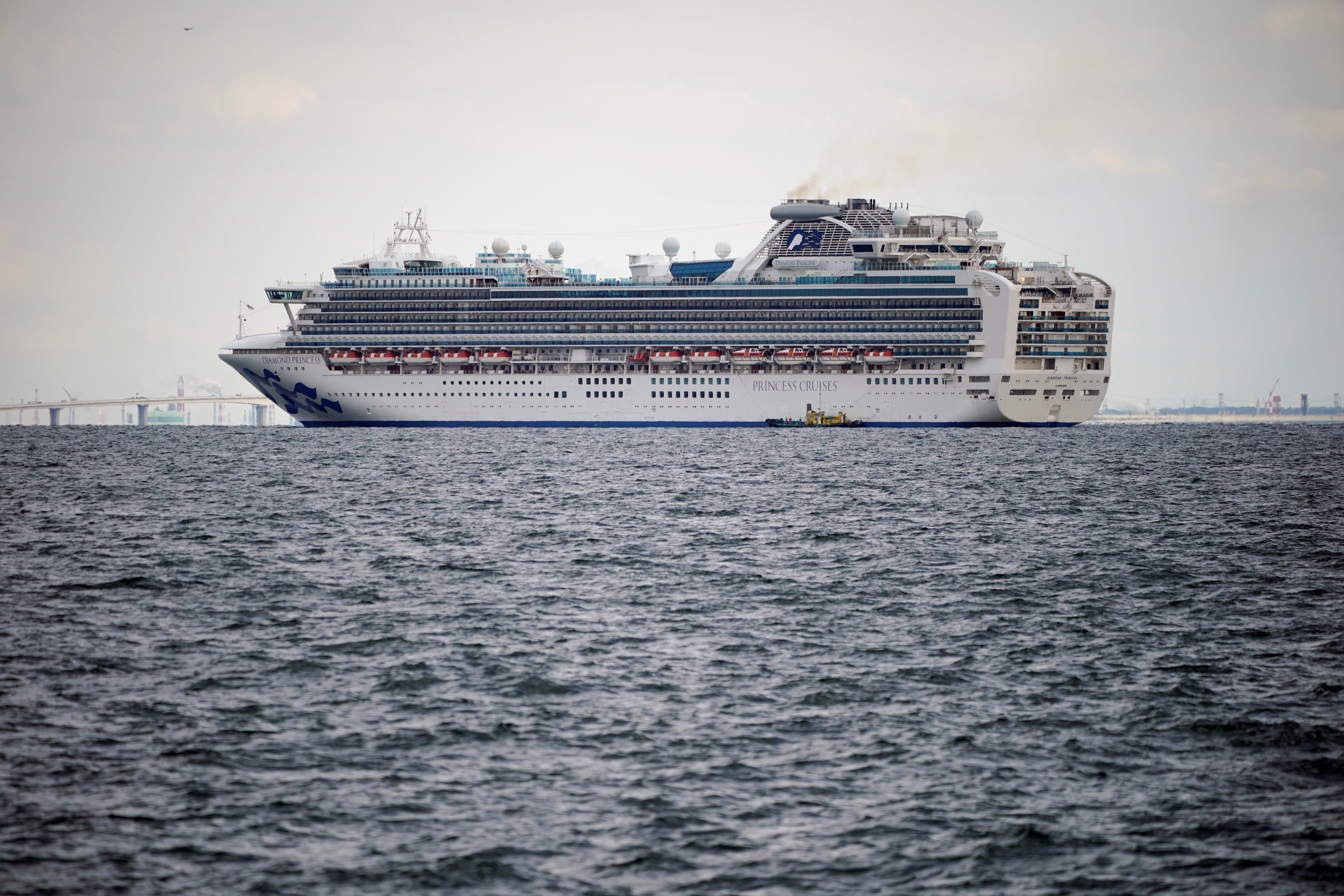 Japón permitirá a los pasajeros de mayor edad abandonar el barco afectado por coronavirus Japón permitirá a los pasajeros de mayor edad abandonar el barco afectado por coronavirus