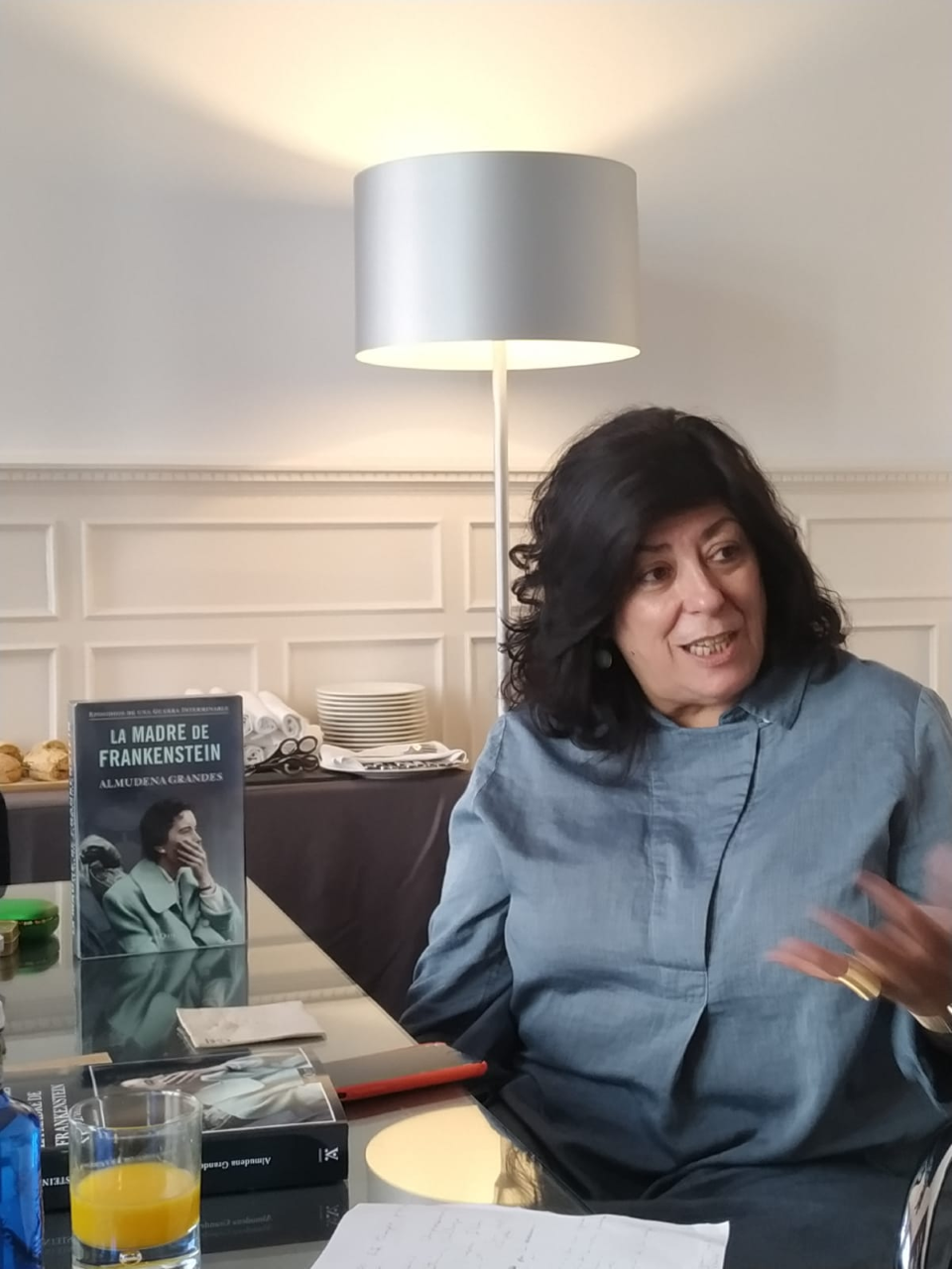 Almudena Grandes anuncia que tiene cáncer: "Estoy segura, confiada y fuerte" Almudena Grandes anuncia que tiene cáncer: "Estoy segura, confiada y fuerte"