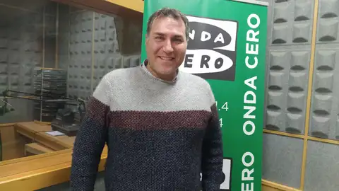 Fran Oliveros, director del coro Gloria Bendita Fran Oliveros, director del coro Gloria Bendita