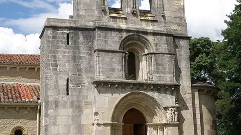 Fachada del Santuario de Estíbaliz en Álava Fachada del Santuario de Estíbaliz en Álava