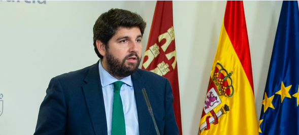 El presidente López Miras cobrará casi 3000 euros más al año para equiparar su sueldo al que perciben las consejeras de Ciudadanos El presidente López Miras cobrará casi 3000 euros más al año para equiparar su sueldo al que perciben las consejeras de Ciudadanos