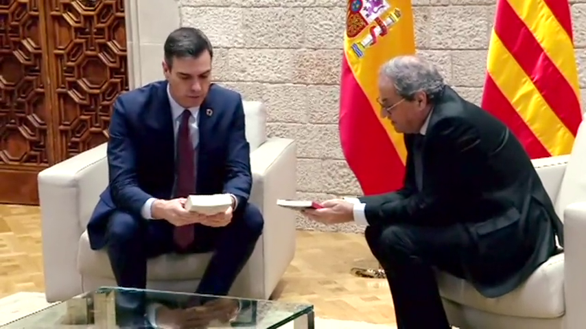 Las preguntas de Amón: "¿Dónde quedan los catalanes constitucionalistas en la mesa de Sánchez y Torra?" Las preguntas de Amón: "¿Dónde quedan los catalanes constitucionalistas en la mesa de Sánchez y Torra?"