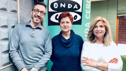 En el centro, Rosa Cano pta de la Red de Exclusi&oacute;n social de la Regi&oacute;n de Murcia