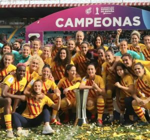 Las jugadoras del Barcelona celebran la Supercopa. Las jugadoras del Barcelona celebran la Supercopa.