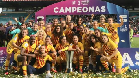 Las jugadoras del Barcelona celebran la Supercopa.