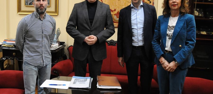 Reunión de Roman Rodriguez, có alcalde de Ourense Reunión de Roman Rodriguez, có alcalde de Ourense