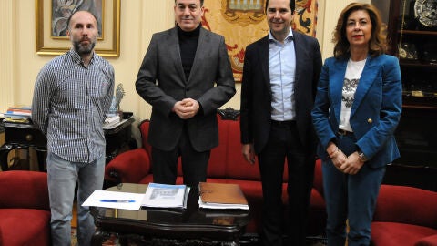 Reuni&oacute;n de Roman Rodriguez, c&oacute; alcalde de Ourense