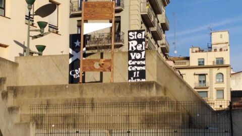 Guillotina instalada por los CDR en Girona