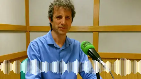 El incontrolable ataque de risa en directo que le hizo pasar un mal momento a Javier Chamorro El incontrolable ataque de risa en directo que le hizo pasar un mal momento a Javier Chamorro