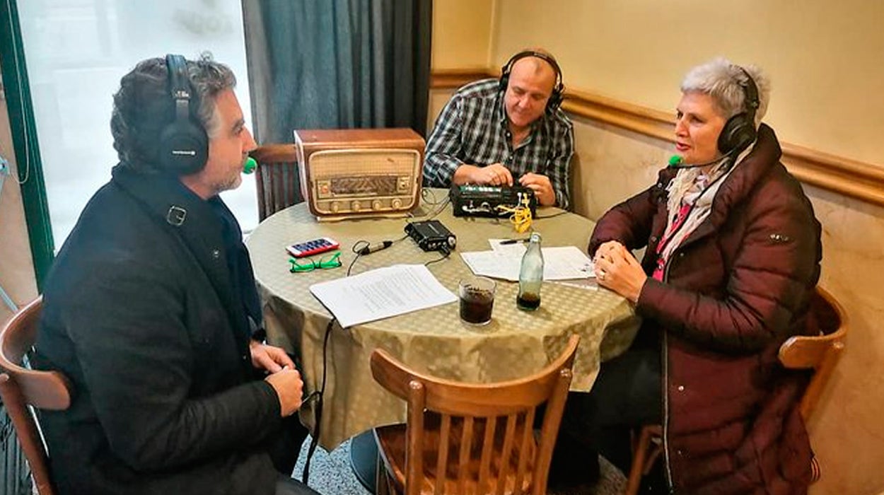 María Pilar, la mujer que consiguió el bachillerato gracias a la radio María Pilar, la mujer que consiguió el bachillerato gracias a la radio