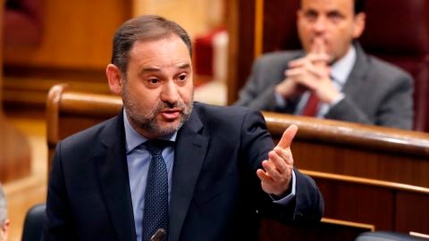 El ministro de Transportes, Movilidad y Agenda Urbana, Jos&eacute; Luis &Aacute;balos durante la sesi&oacute;n de control al Gobierno celebrada, este mi&eacute;rcoles, en el Congreso
