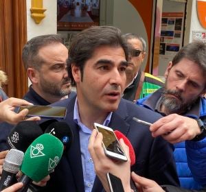 El presidente del Betis, Ángel Haro, atiende a los medios. El presidente del Betis, Ángel Haro, atiende a los medios.