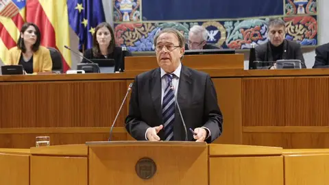 El consejero de Hacienda en su intervención en el pleno El consejero de Hacienda en su intervención en el pleno