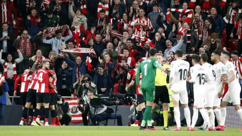 Iker Muniain celebra su gol ante el Granada