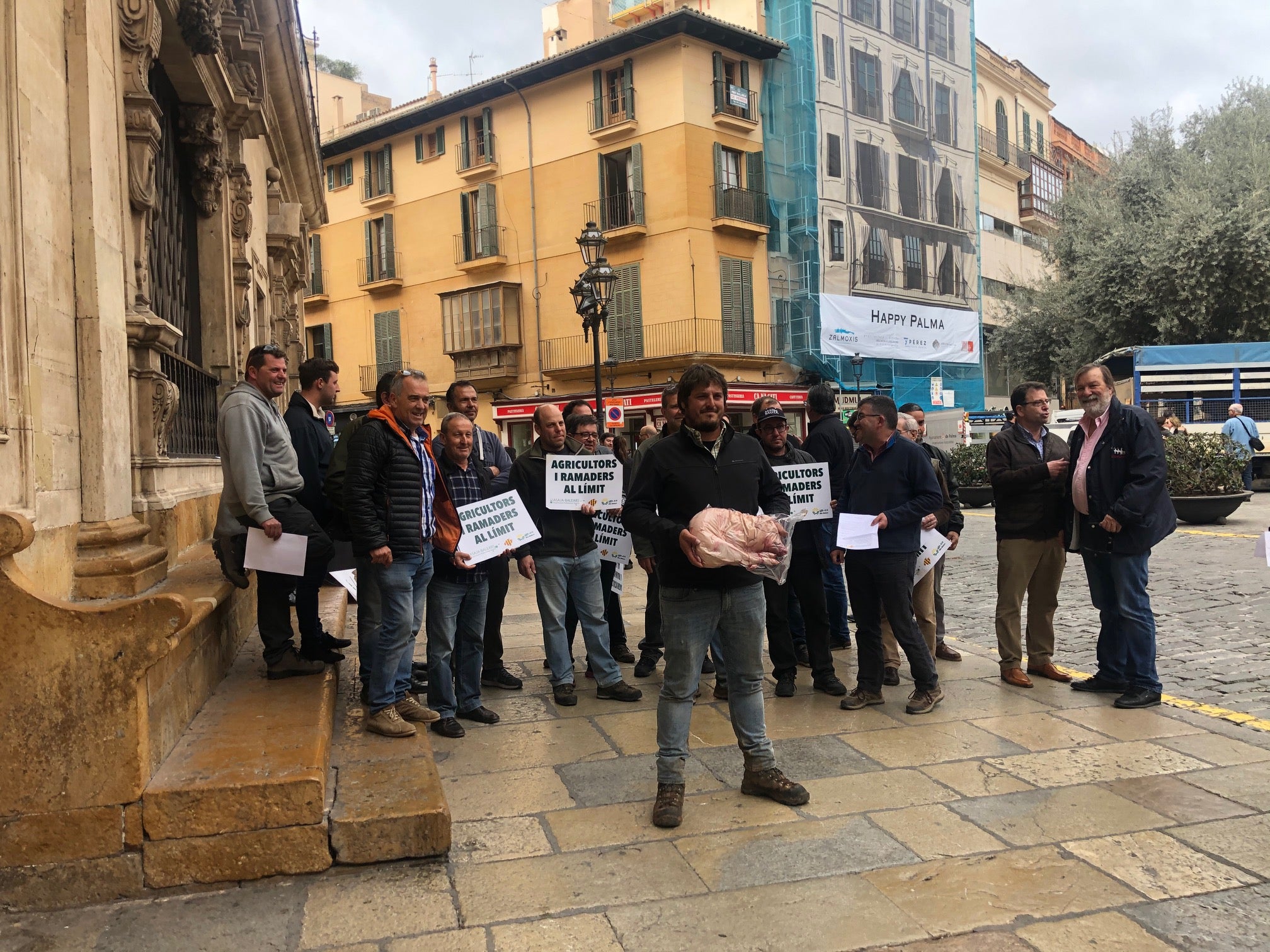 Ganaderos reclaman a Hila medidas para la supervivencia del matadero de Palma Ganaderos reclaman a Hila medidas para la supervivencia del matadero de Palma