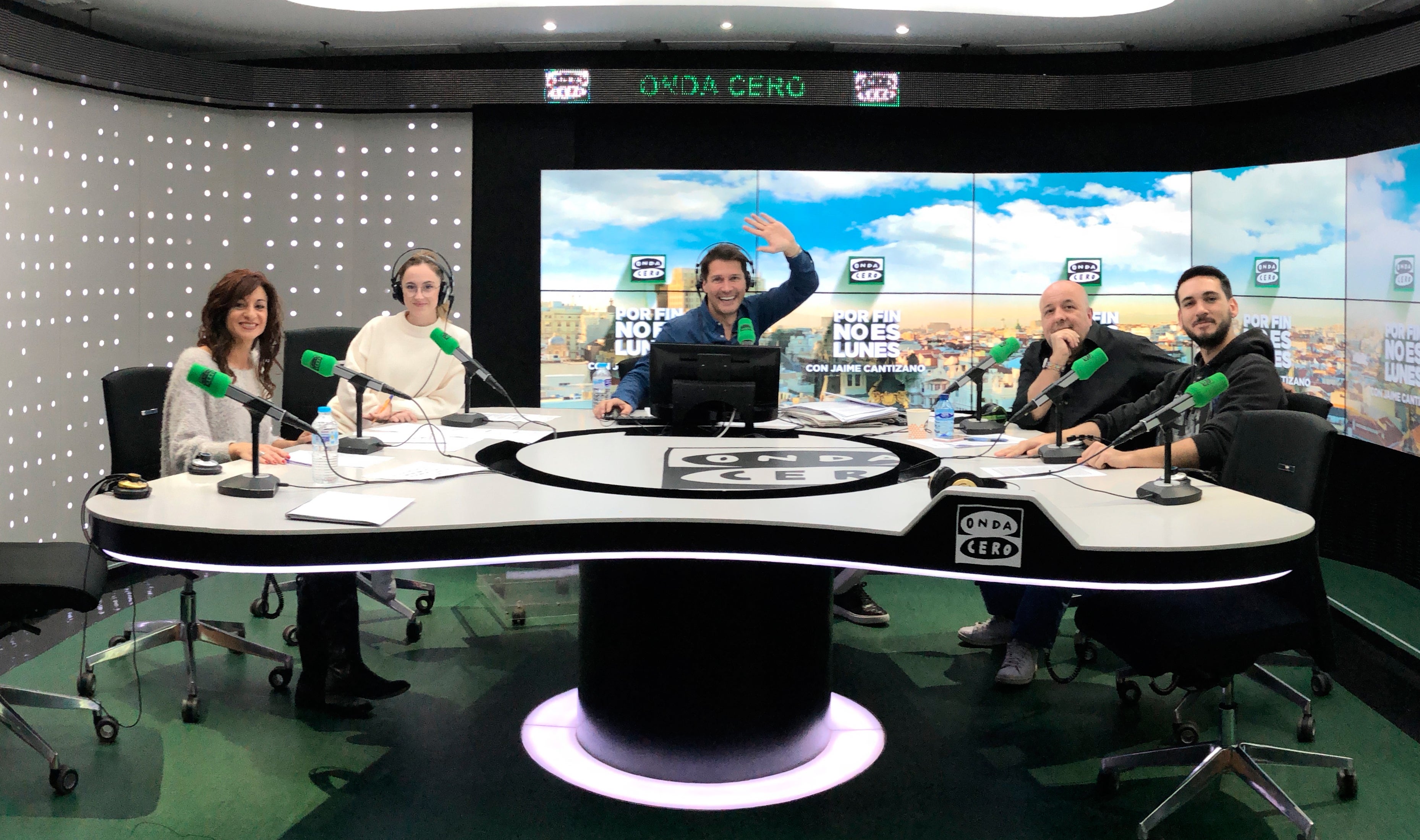 ¿Qué significa la radio para los que hacen Por fin no es lunes? ¿Qué significa la radio para los que hacen Por fin no es lunes?