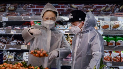 Ciudadanos en China, protegidos contra el coronavirus