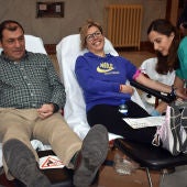 Ciudadanos donando sangre en el Maratón Solidario