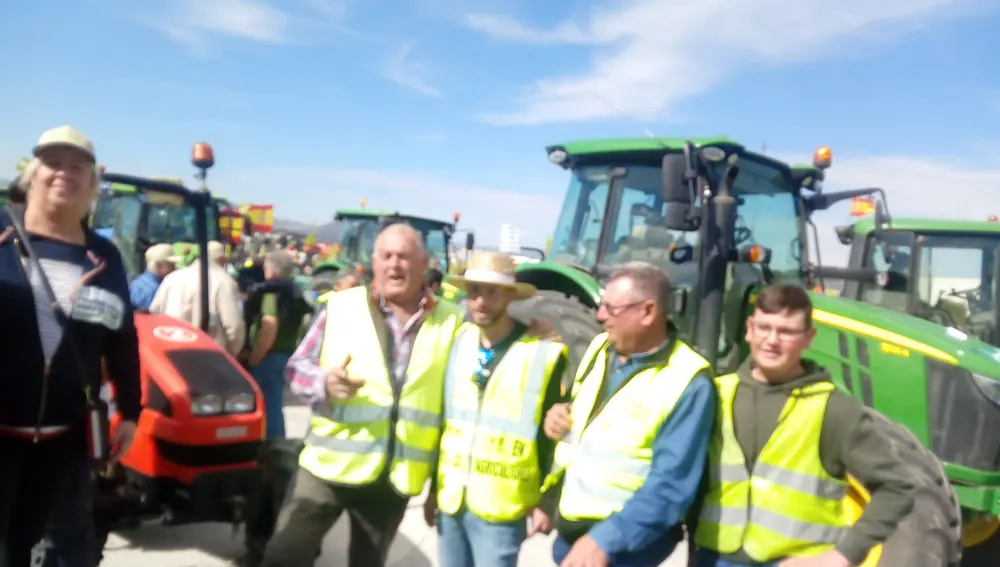 Agricultores de Elche en la tractorada de Novelda.
