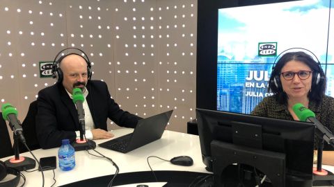  Mar&iacute;a Jes&uacute;s del Barco y Jacobo Dopico en Julia en la onda