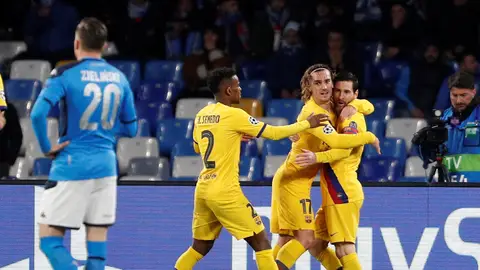 Griezmann celebra con Messi su gol ante el Nápòles Griezmann celebra con Messi su gol ante el Nápòles