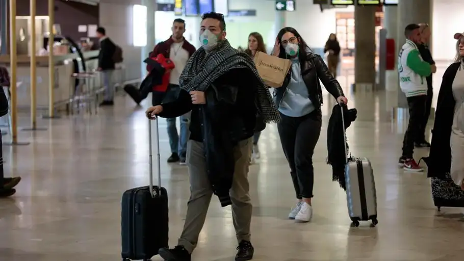 Italia impone una cuarentena de cinco días a los viajeros de la Unión Europea Italia impone una cuarentena de cinco días a los viajeros de la Unión Europea