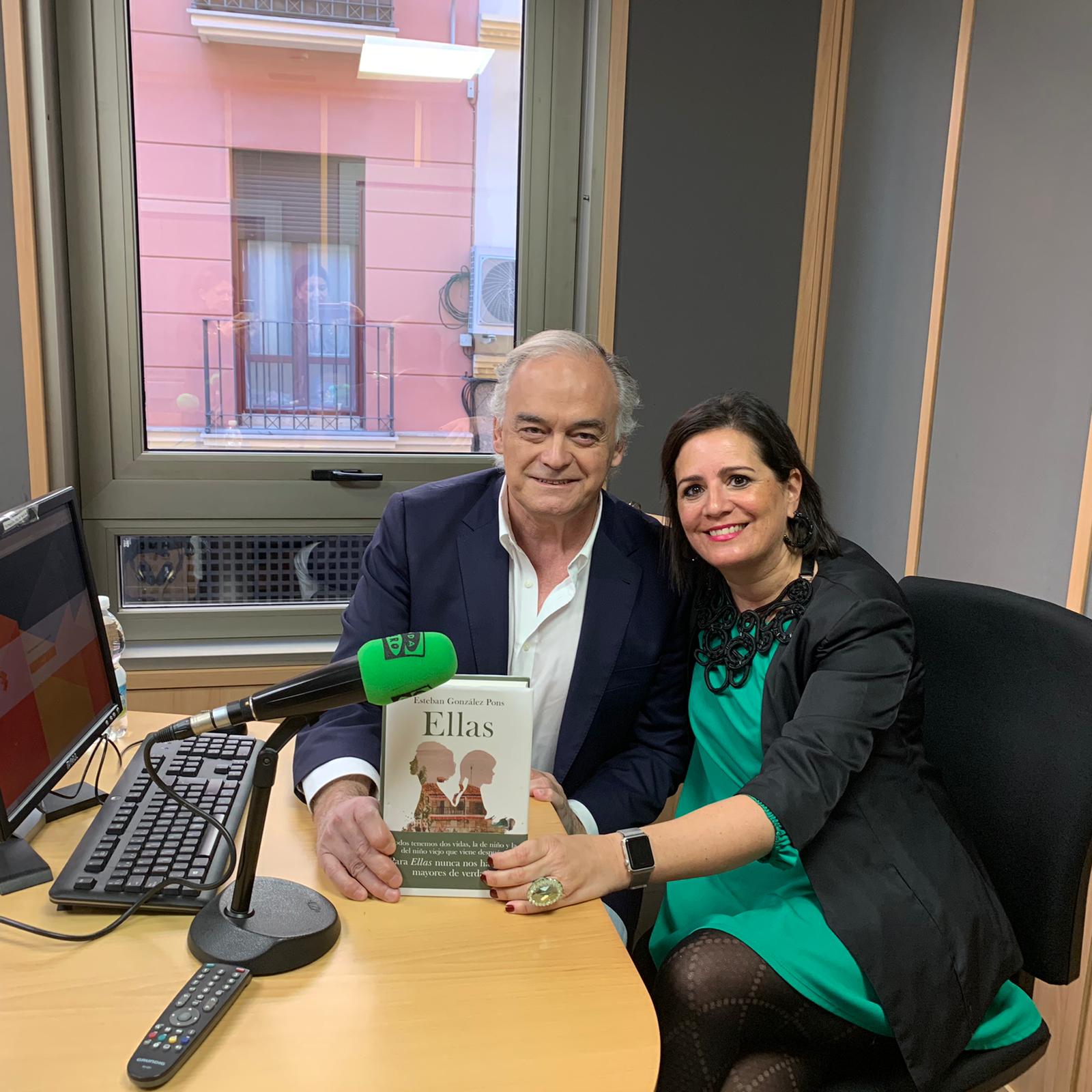 Esteban González Pons presenta en Málaga su novela "Ellas", editada por Espasa-Planeta de Libros Esteban González Pons presenta en Málaga su novela "Ellas", editada por Espasa-Planeta de Libros