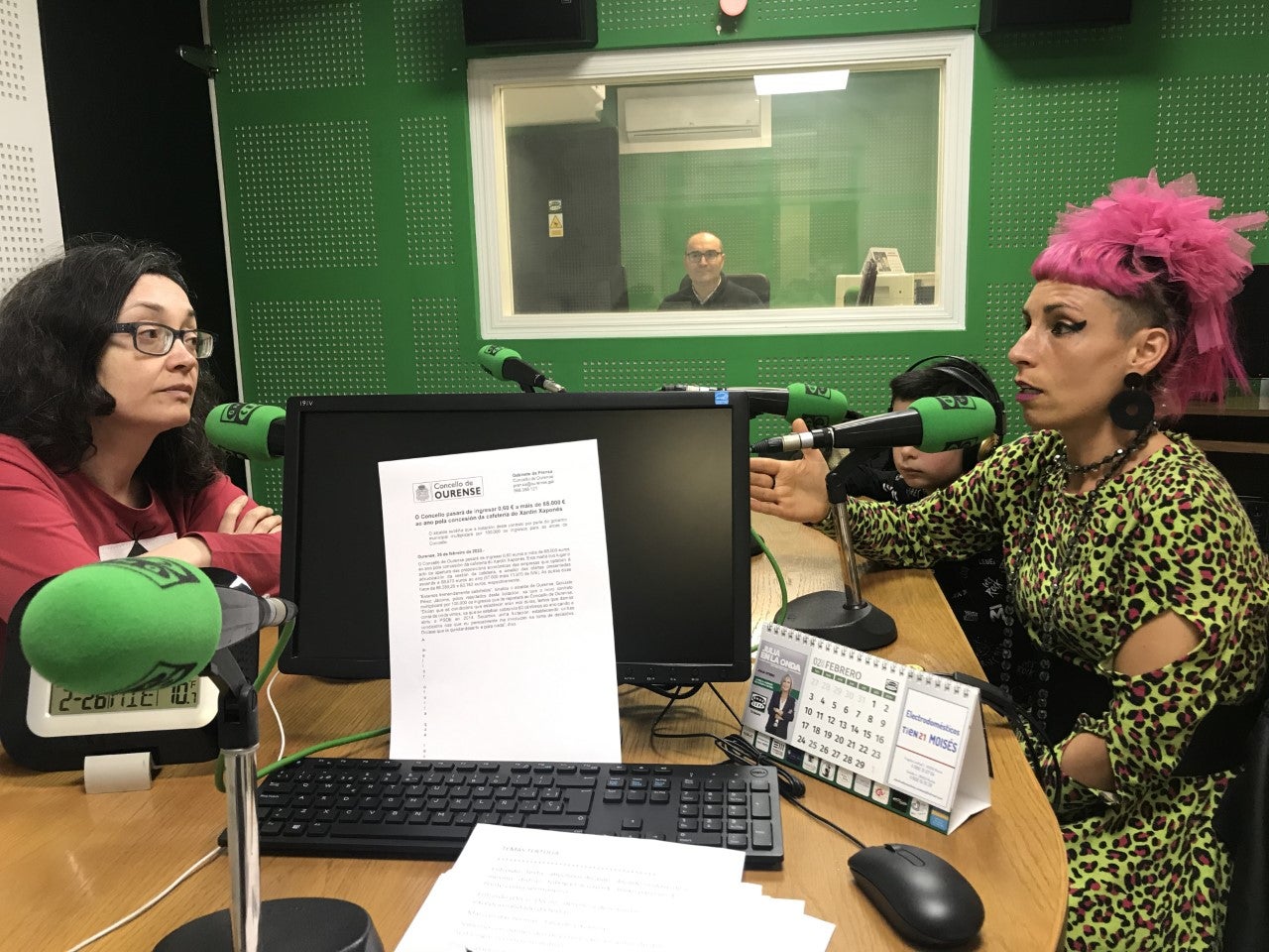 Tertulia en feminino en Más de Uno Ourense Tertulia en feminino en Más de Uno Ourense