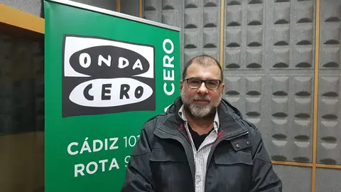 Fernando Benítez El escultor Fernando Benítez, autor del monumento a la afición cadista.