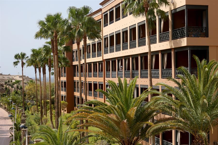 Así es la situación de los turistas encerrados en un hotel de Tenerife mientras guardan la cuarentena del coronavirus Así es la situación de los turistas encerrados en un hotel de Tenerife mientras guardan la cuarentena del coronavirus