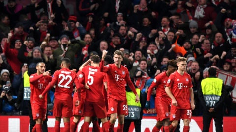 Los jugadores del Bayern M&uacute;nich celebran un gol ante el Chelsea