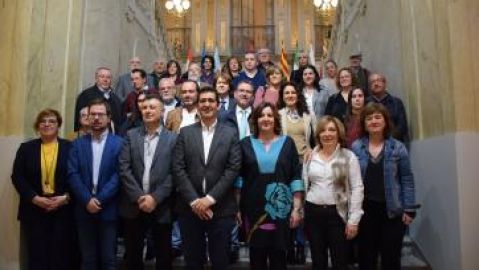 Foto de familia de los firmantes de los convenios