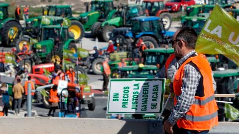 Agricultores protestando por la situaci&oacute;n en el campo