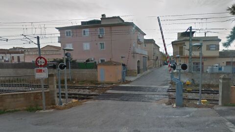 Paso a nivel en Santa Maria del Cam&iacute;.