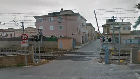 Paso a nivel en Santa Maria del Camí. Paso a nivel en Santa Maria del Camí.