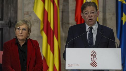 Ximo Puig junto a Ana Barcel&oacute; en el Palau de la Generalitat.