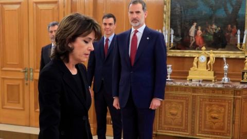 La nueva Fiscal General del Estado, Dolores Delgado, jura su cargo ante el rey Felipe VI 