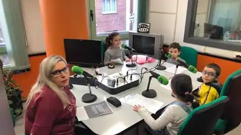 Alumnos del CP Miguel de Cervantes de Gijón "Las niñas sin sombrero"