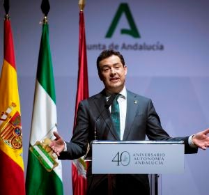 El presidente de Andalucía Juanma Moreno pronuncia unas palabras durante la celebración del 40 aniversario de la Autonomía de Andalucía El presidente de Andalucía Juanma Moreno pronuncia unas palabras durante la celebración del 40 aniversario de la Autonomía de Andalucía