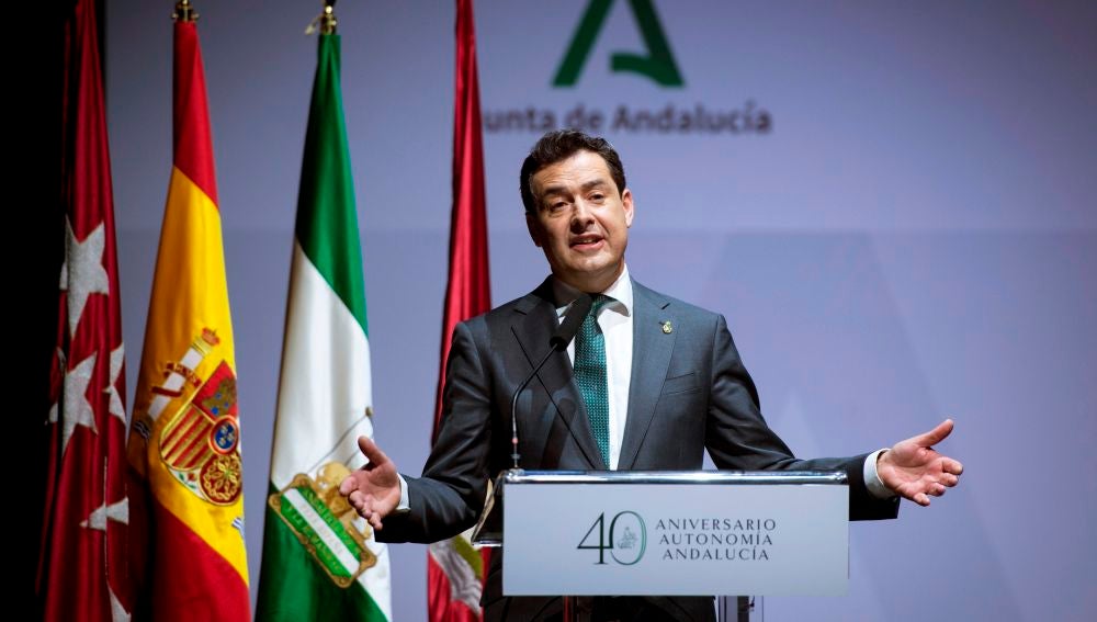 El presidente de Andalucía Juanma Moreno pronuncia unas palabras durante la celebración del 40 aniversario de la Autonomía de Andalucía