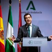 El presidente de Andalucía Juanma Moreno pronuncia unas palabras durante la celebración del 40 aniversario de la Autonomía de Andalucía