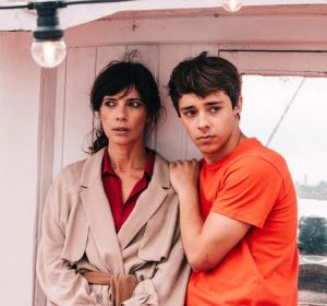 Maribel Verdú y Germán Alcarazu, en una imagen promocional de la película 'El doble más quince' Maribel Verdú y Germán Alcarazu, en una imagen promocional de la película 'El doble más quince'
