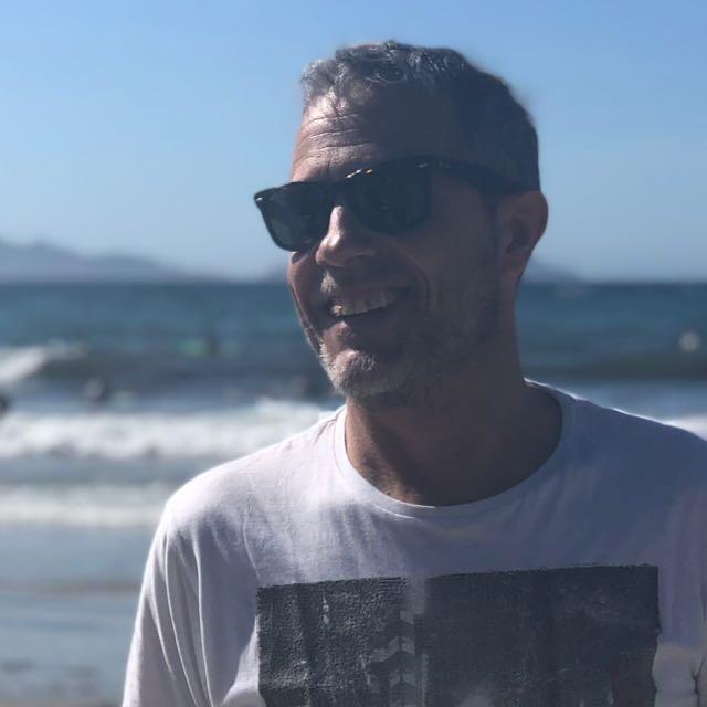 Conocemos a Jose Luis Asenjo de la sala Gatsby Vigo. Conocemos a Jose Luis Asenjo de la sala Gatsby Vigo.