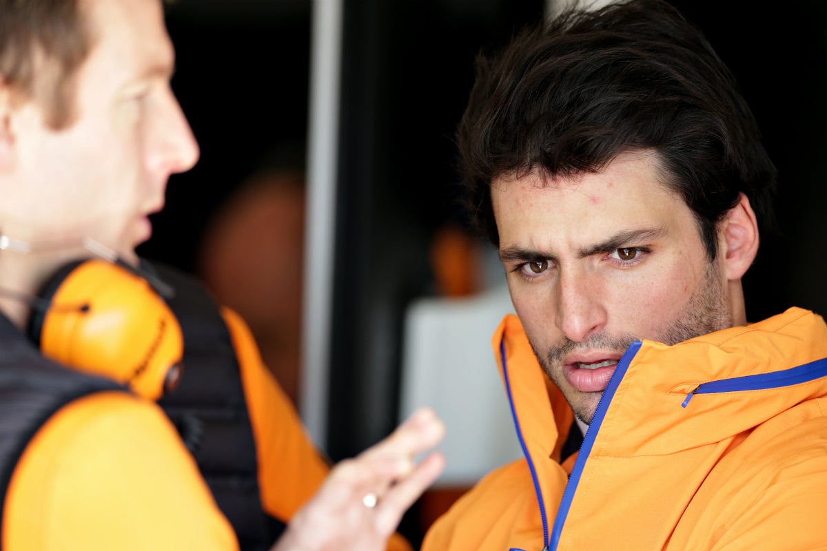 Sainz firmará por dos años y será oficial el jueves o el viernes; Renault quiere a Alonso Sainz firmará por dos años y será oficial el jueves o el viernes; Renault quiere a Alonso