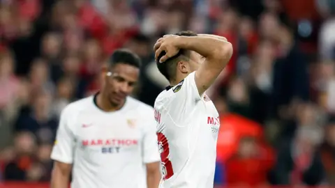 El Sevilla estuvo a punto de caer eliminado El defensa del Sevilla FC Sergio Reguilón tras una ocasión fallada ante el Cluj durante el partido de vuelta de diesciseisavos de final de la Liga Europa disputado este jueves en el estadio Sanchez Pizjuán.